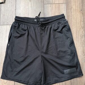 BKLYN Men's Black Athletic Mesh 7” Shorts M